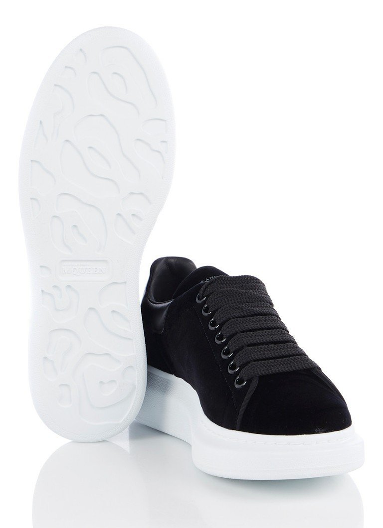 ALEXANDER MCQUEEN Oversized sneaker van fluweel